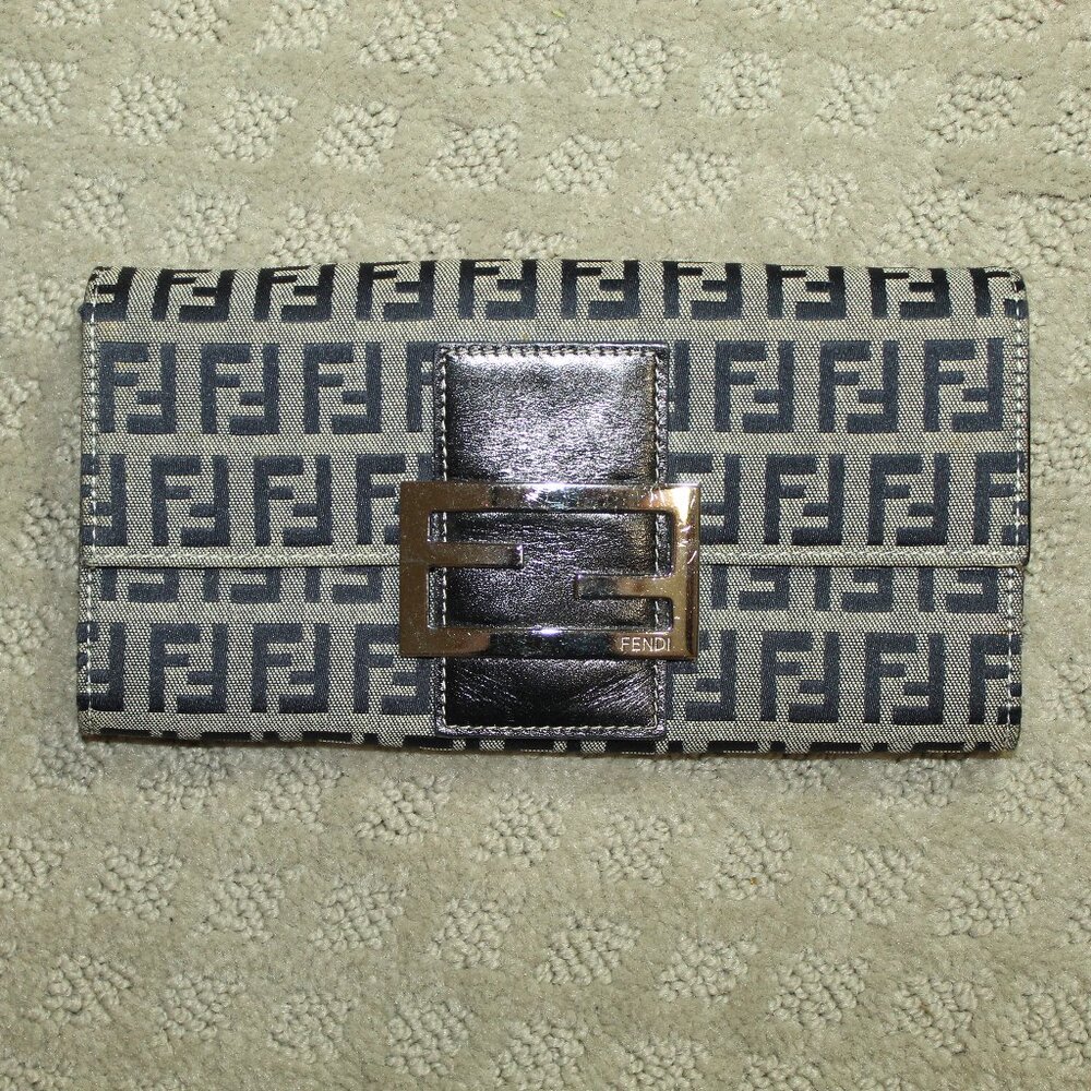 Fendi Gray Zucca Monogram Card Holder Inner Pocket Snap Clutch Baguette
